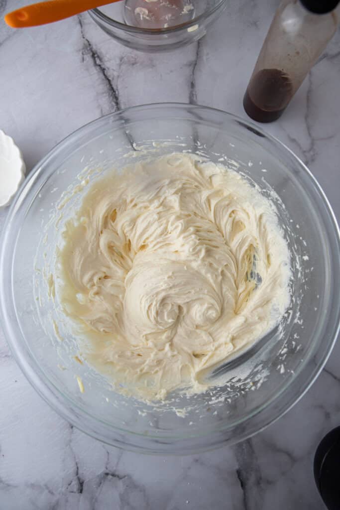 The Best Fast Food Cinnamon Roll Frosting Recipe Simple Copycat Recipes