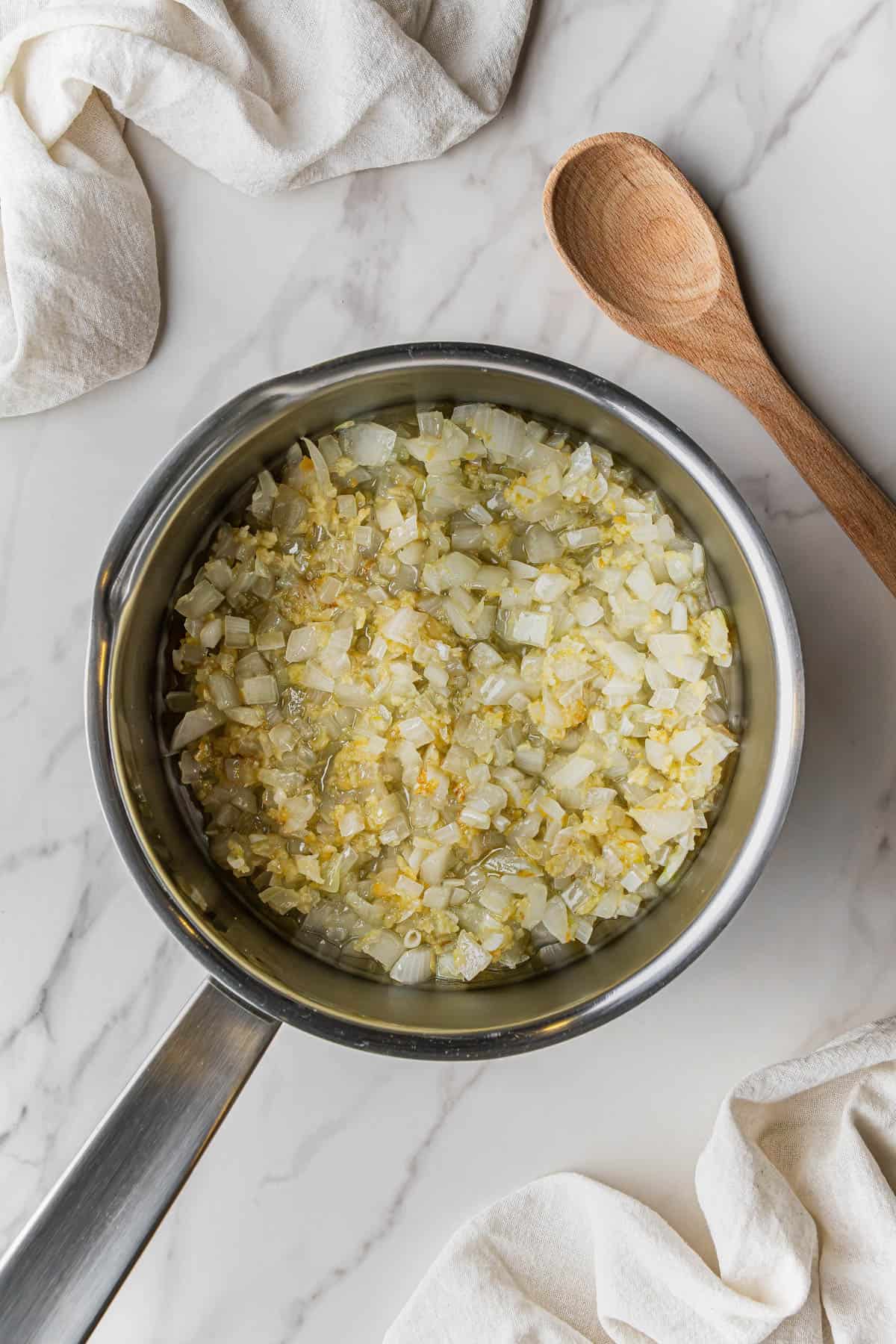 garlic and onion in pan